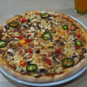 Pizza Al Capone - scharf mit Pfefferoni - Pizzeria Bella