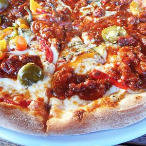 Pizza Pikanta - scharfe Pizza mit Peperoni - Pizzeria Bella