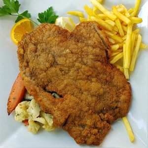 Wiener Schnitzel mit Pommes frites - Pizzeria Bella